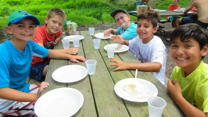 Boys eating lunch